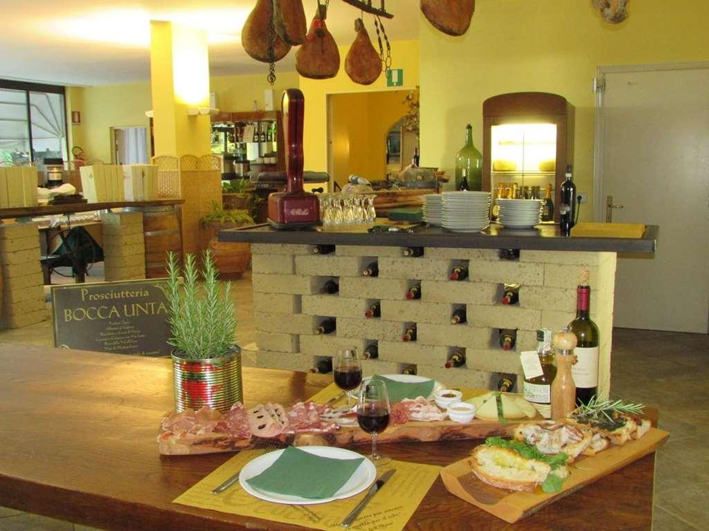 Il Grifo Hotel E Bisteccheria Toscana Монтепульчано Ресторан фото